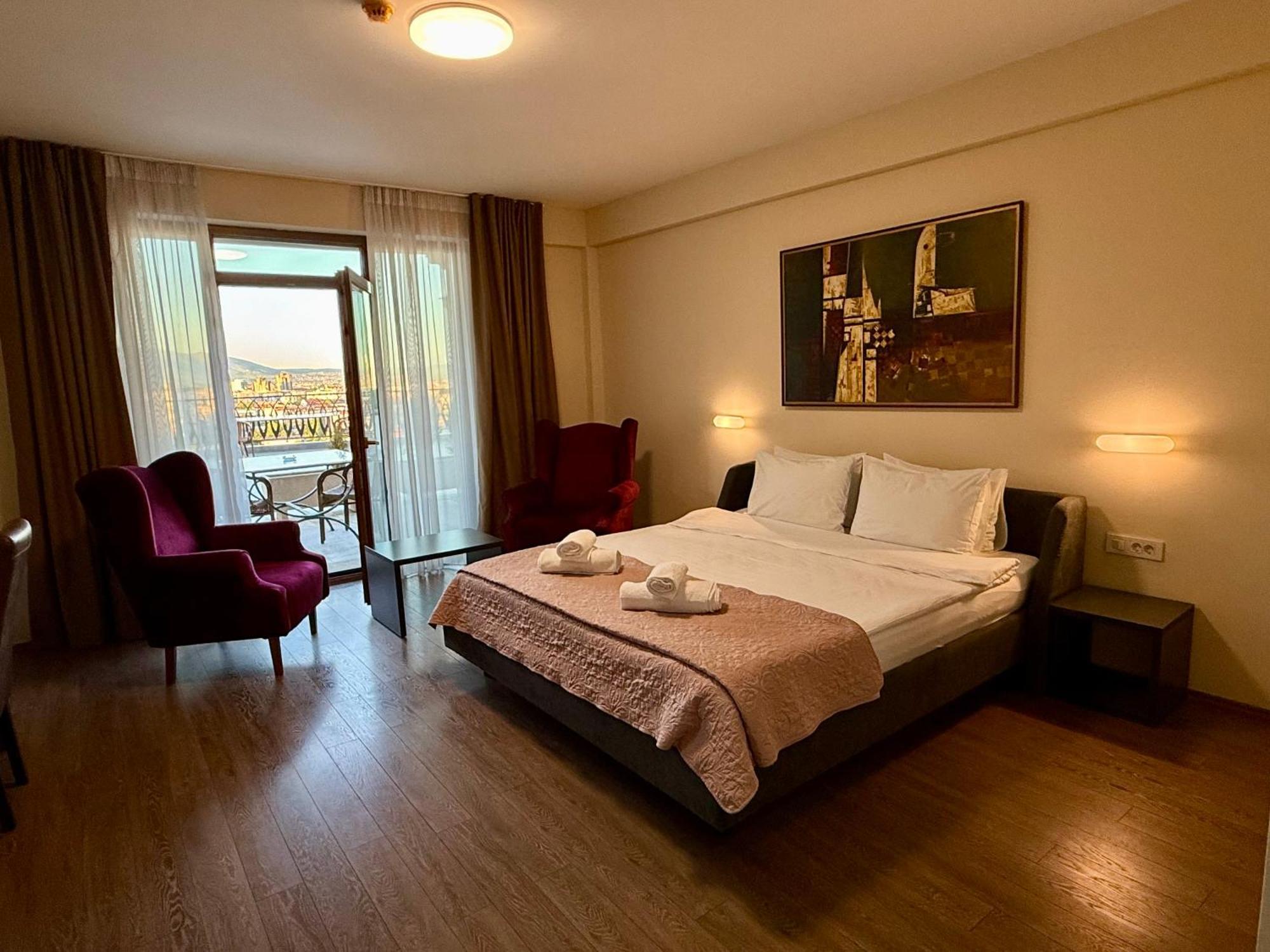 Villa Eleni Apartments Скопье Экстерьер фото