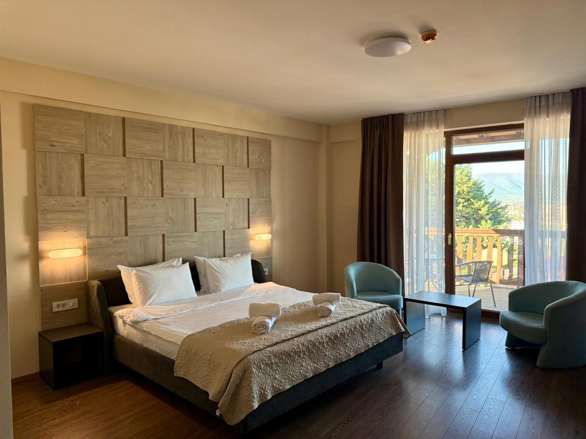 Villa Eleni Apartments Скопье Экстерьер фото