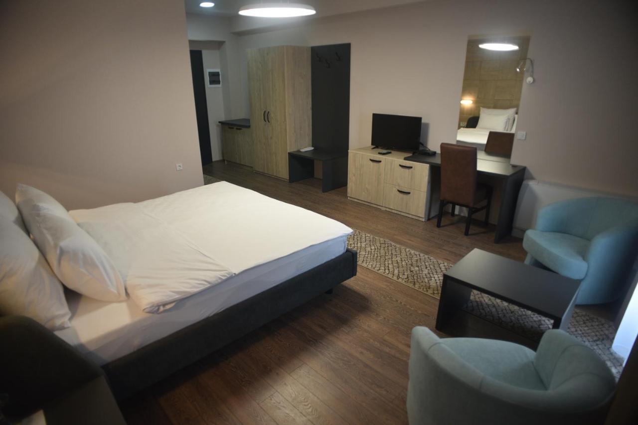Villa Eleni Apartments Скопье Экстерьер фото