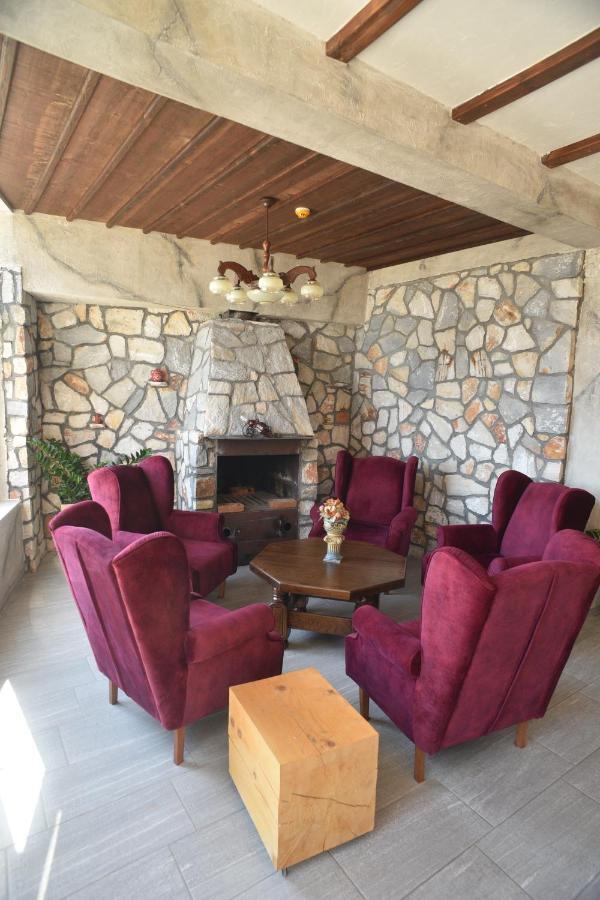 Villa Eleni Apartments Скопье Экстерьер фото