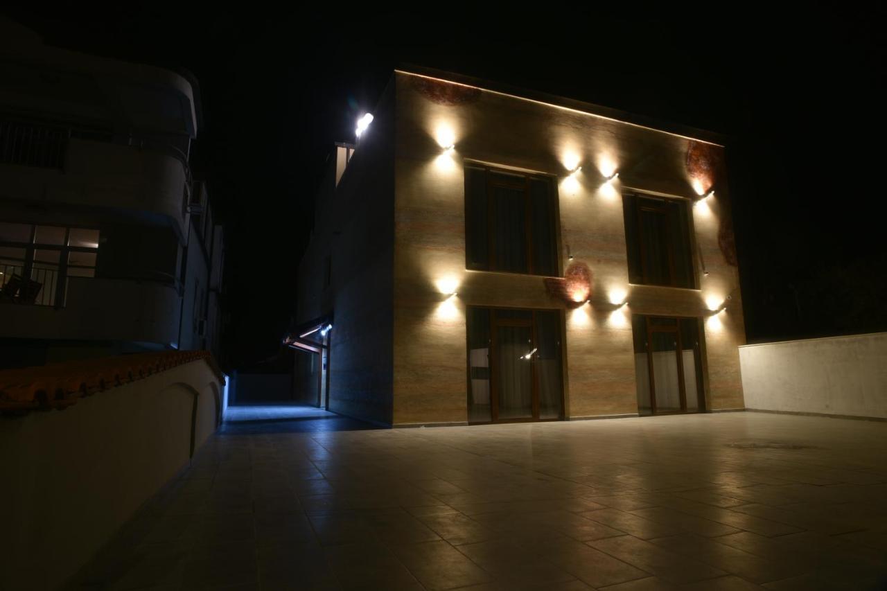 Villa Eleni Apartments Скопье Экстерьер фото
