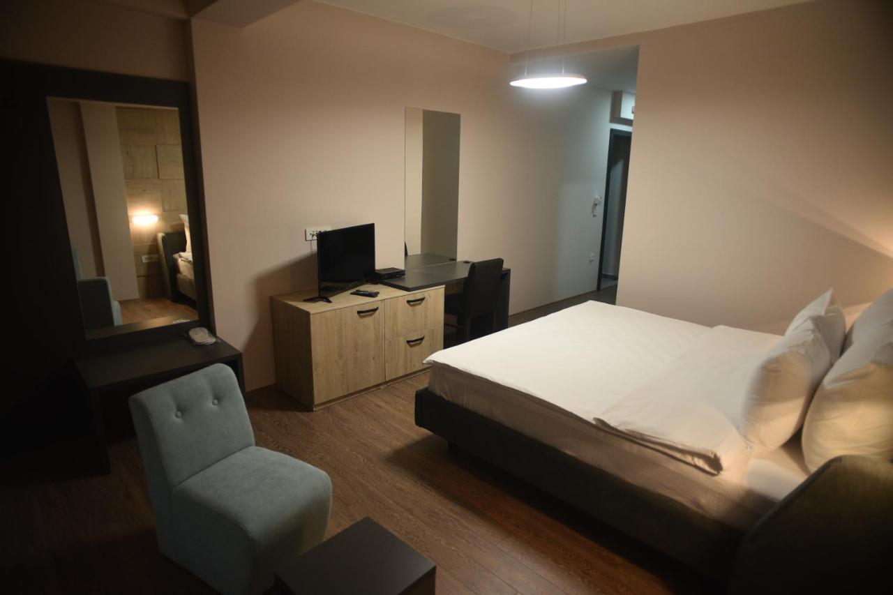 Villa Eleni Apartments Скопье Экстерьер фото