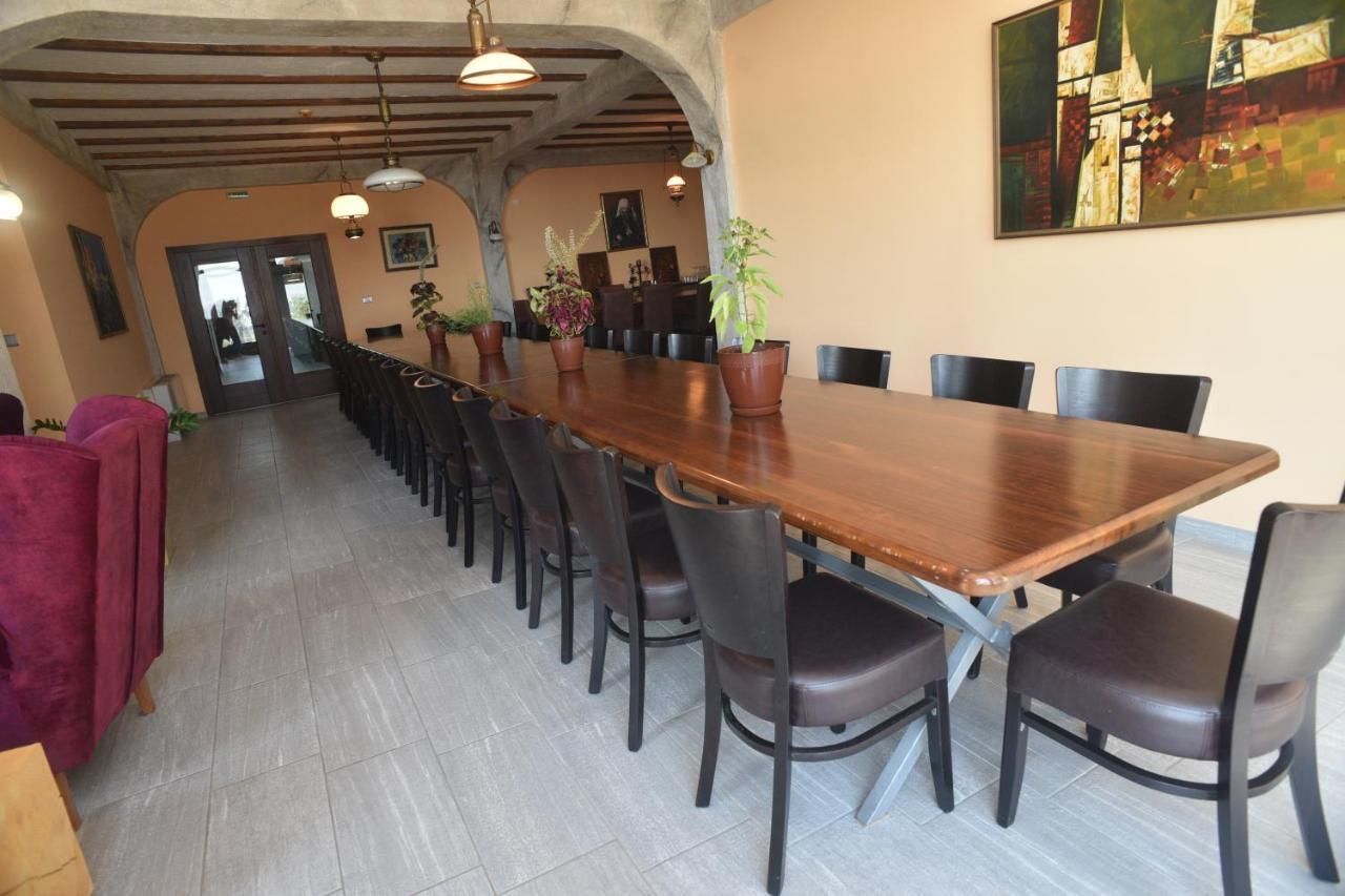 Villa Eleni Apartments Скопье Экстерьер фото