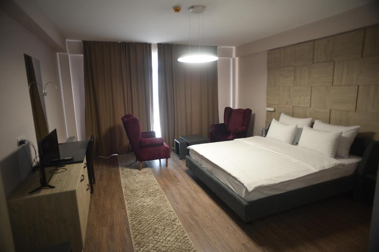 Villa Eleni Apartments Скопье Экстерьер фото